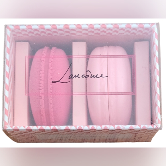 New in Box Lancome Le Petit Macaron Rosy Glow Blush & Blender Limited Edition - Picture 2 of 7